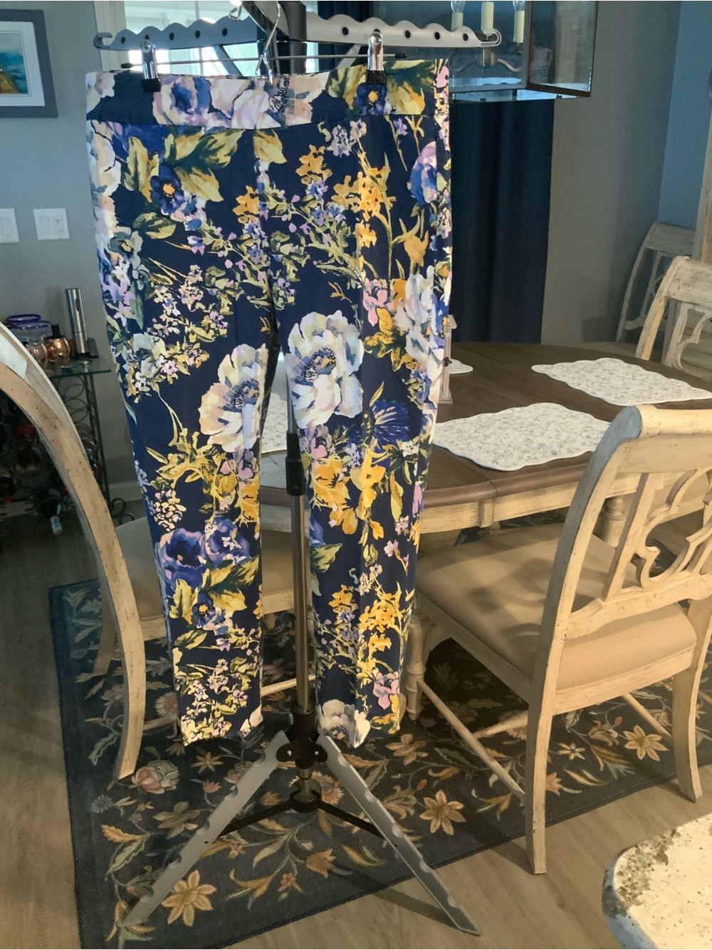 Chico’s Size 2.5 Floral Print Navy Women’s Stretch Pants